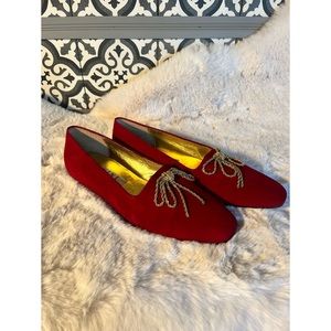 Nine West Loafers | Sz 7.5 | Red Velour Slip On Flats & Gold Chain Bow 🎀